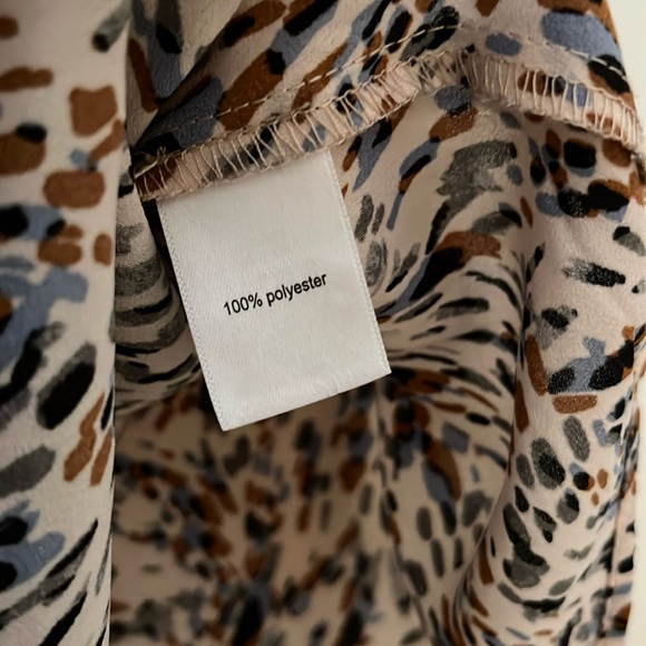 Maurice’s Atwood Sleeveless Blouse Light Pink and Blue Print 4X - Picture 4 of 5